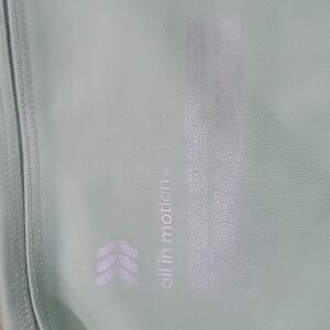 Full length legging with pocket on each side. Only worn once. Perfect condition